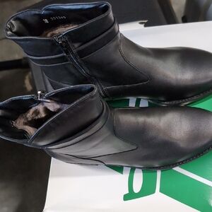 Elegant Black Leather Women's Boots